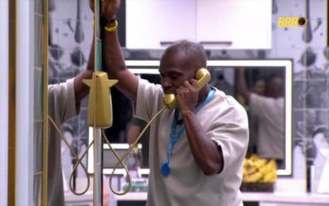 BBB 26: Edilson Capetinha Perto da Expulsão Após Agressão a Leandro 'Boneco' e Edição Bate Recorde Inédito de Saídas